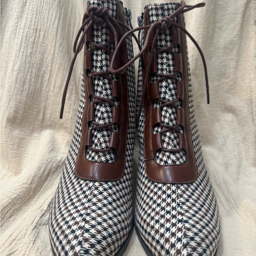 Elegant Houndstooth Lace-Up Ankle Boots - Picture 3 of 5